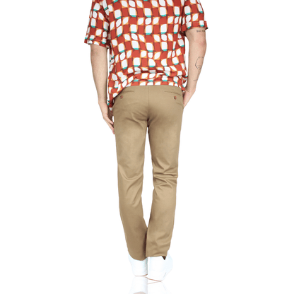Pantalón Color Camel Stretch De Algodón Regular Fit Para Caballero