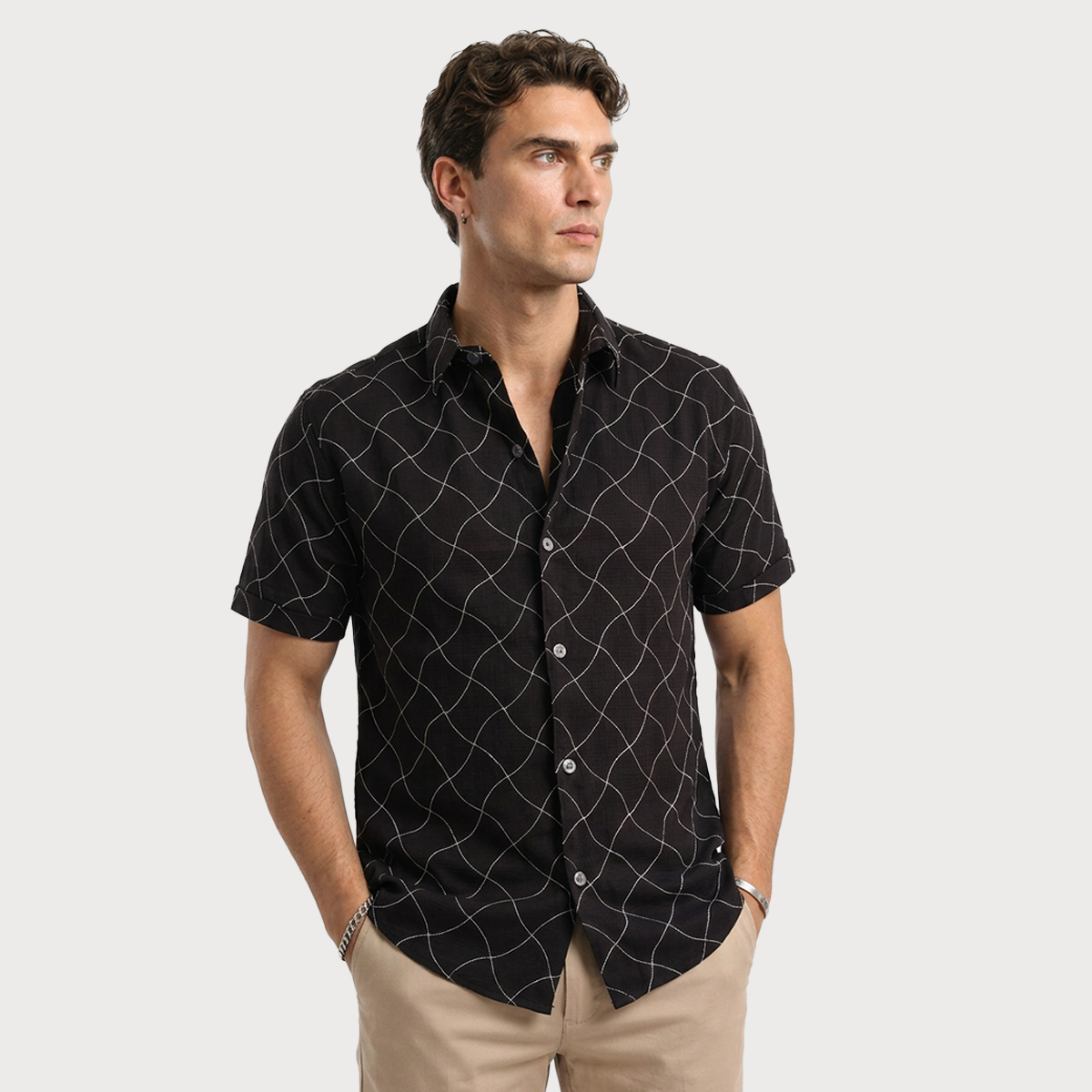 Camisa Moderna Hombre Manga Corta Estampado Lineal Negro con Blanco