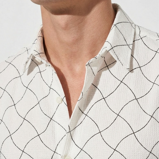 Camisa Hombre Estampado Lineal Blanco con Negro Manga Corta Elegante