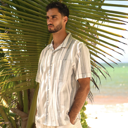 Camisa de manga corta con rayas verticales