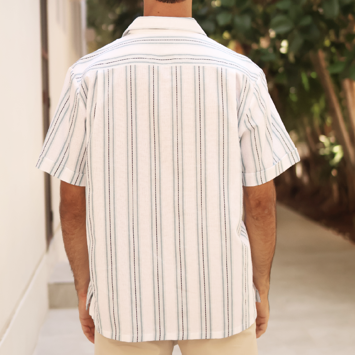 Camisa de manga corta con rayas verticales multicolor