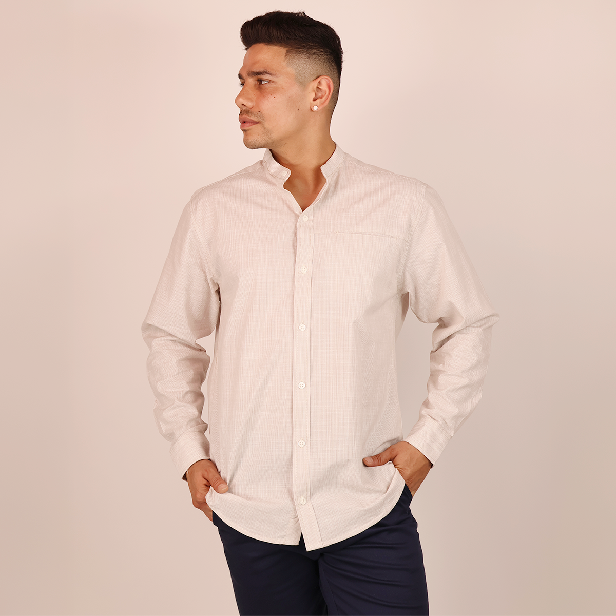 Camisa Caqui Hombre Manga Larga Cuello Mao Jaspeada con Bolsa