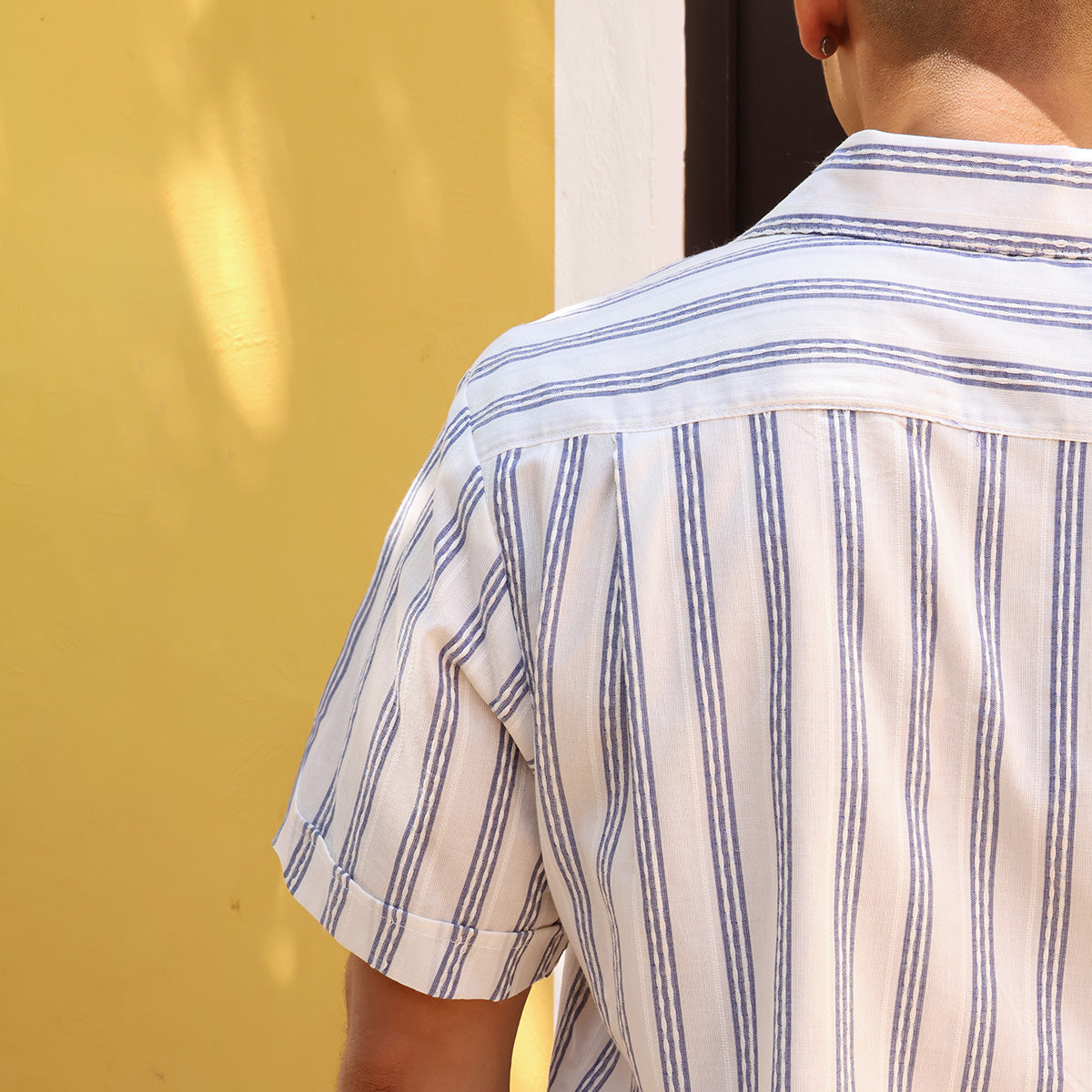 Men's Blue and White Vertical Print Cotton Loose Fit Shirt