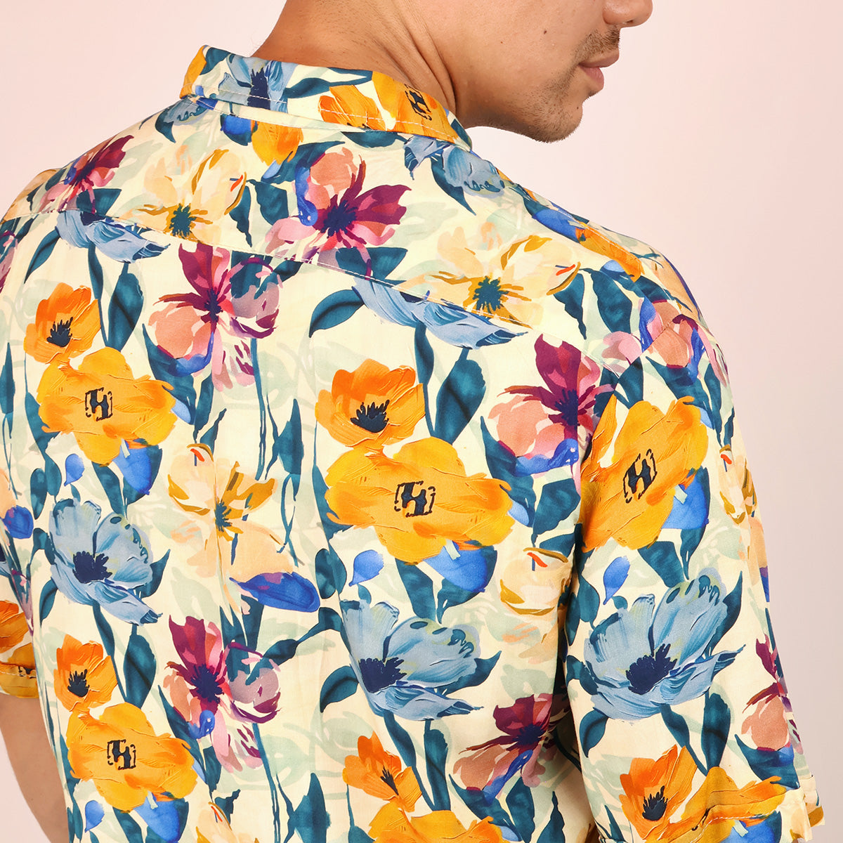 Men's Tropical Short Sleeve Relaxed Fit Modern Shirt