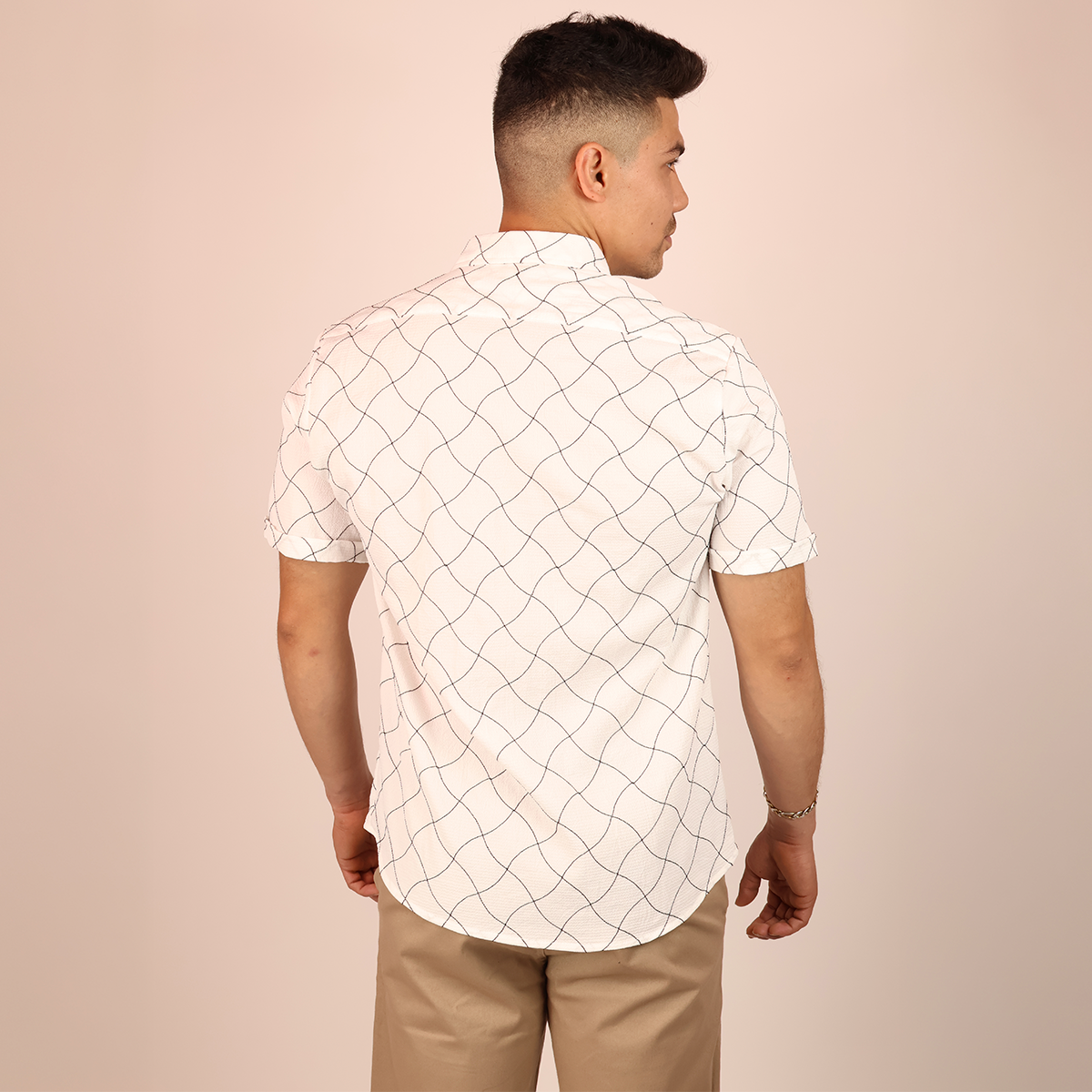 Camisa Hombre Estampado Lineal Blanco con Negro Manga Corta Elegante
