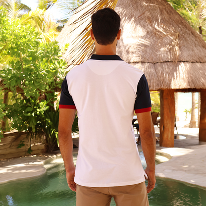 Polo de hombre con franjas tricolor azul marino, rojo y blanco