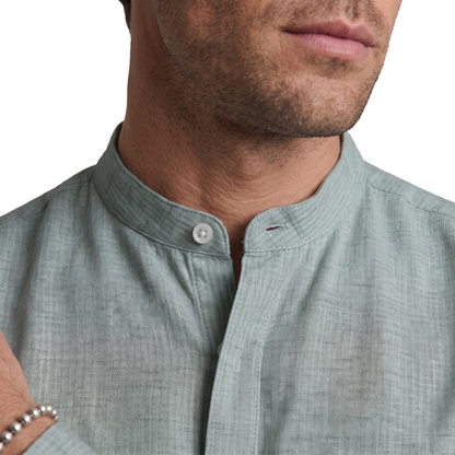 Camisa de hombre con cuello mao en color verde