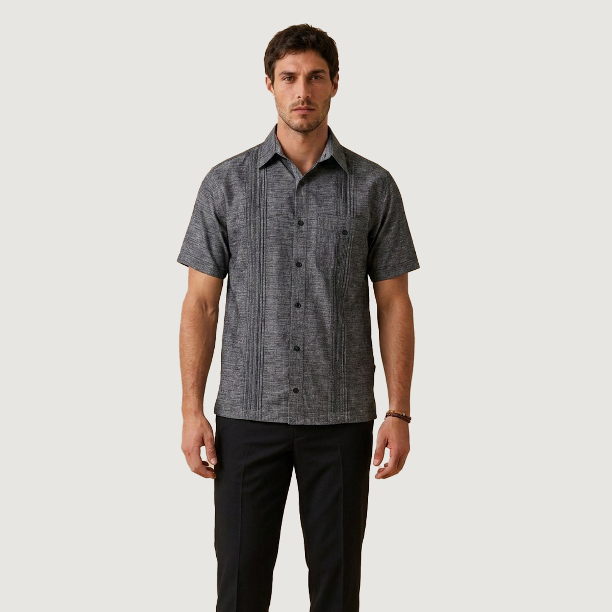 Camisa Tipo Guayabera Negro Jaspe Hombre con Alforzas y Bolsa