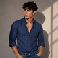 Camisa de apariencia de lino manga larga azul plumbago para hombre