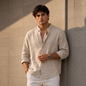 Camisa de manga larga con cuello mao color beige