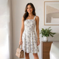 Vestido de tirantes con estampado floral gris