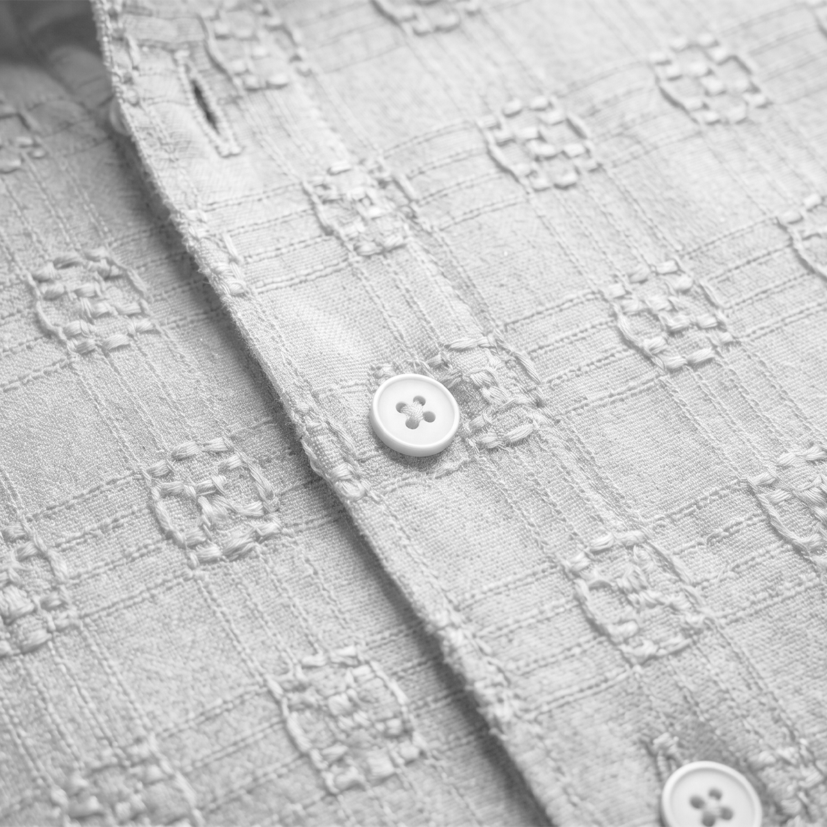 Camisa de hombre blanca con textura en relieve