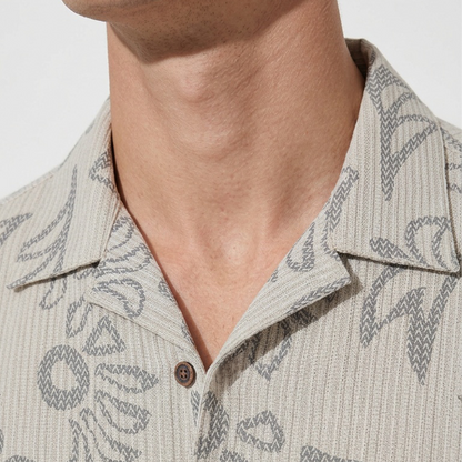 Camisa de manga corta con estampado floral tropical