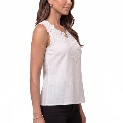 Blusa sin mangas blanca con encaje floral