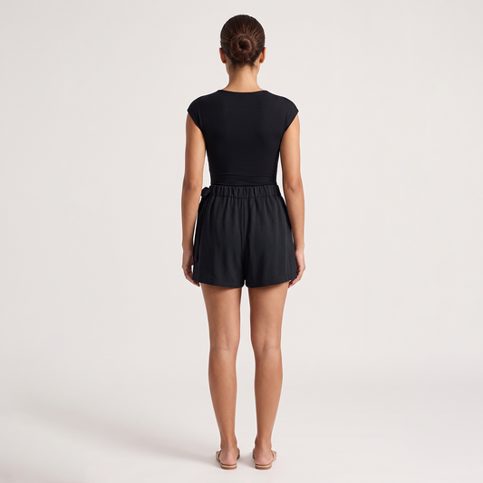Falda Short Negra Mujer Moderna Ligera con Moño al Costado