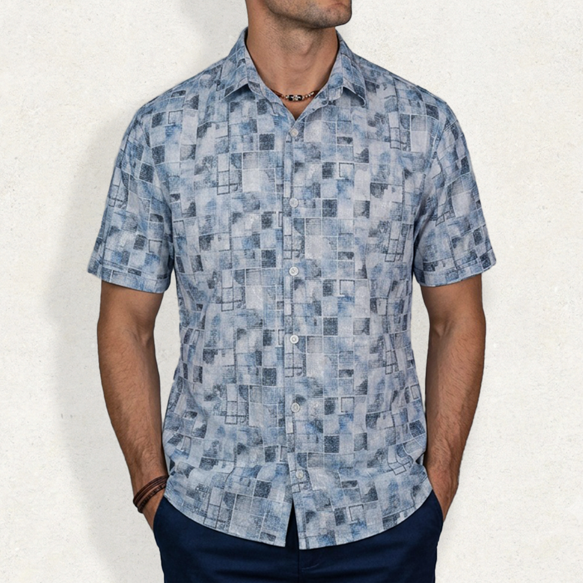 Camisa de manga corta con estampado geométrico azul