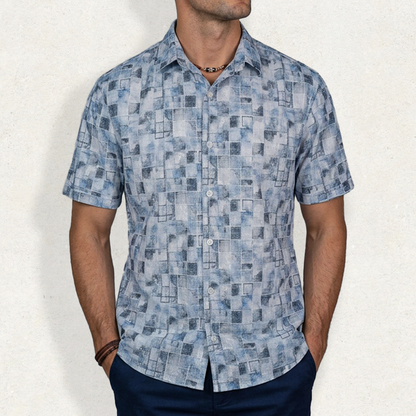 Camisa de manga corta con estampado geométrico azul