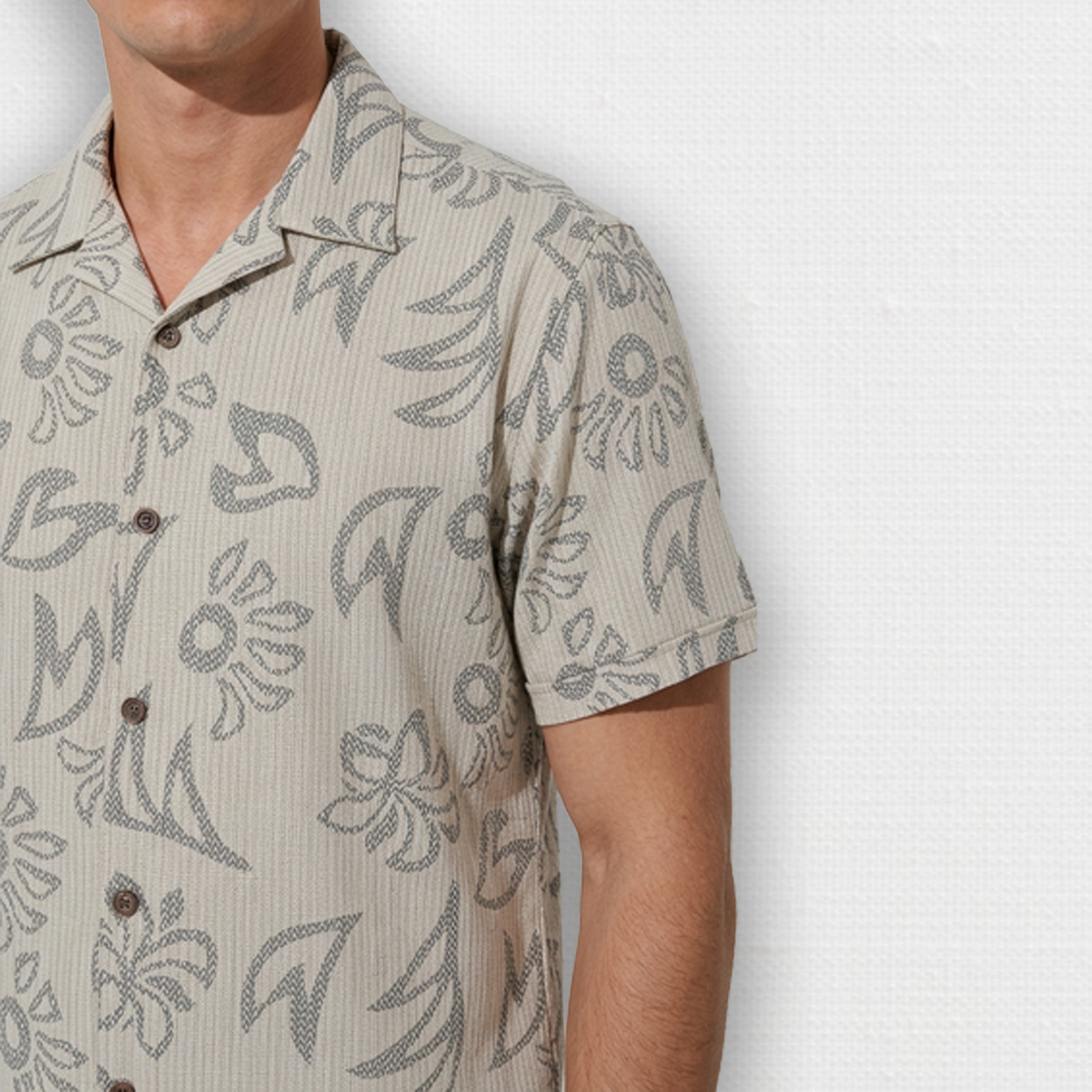 Camisa de manga corta con estampado floral tropical