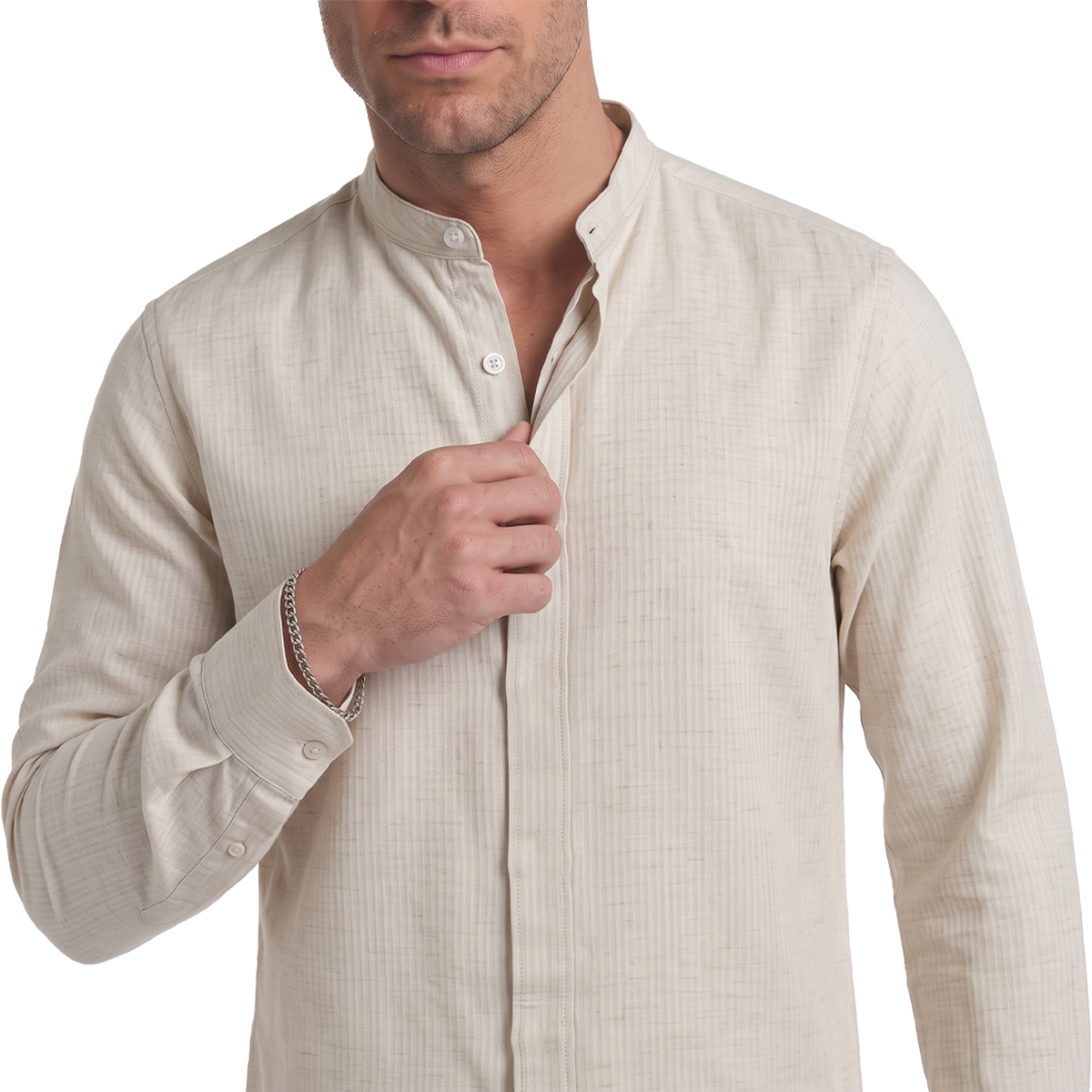 Camisa de manga larga con cuello mao color beige