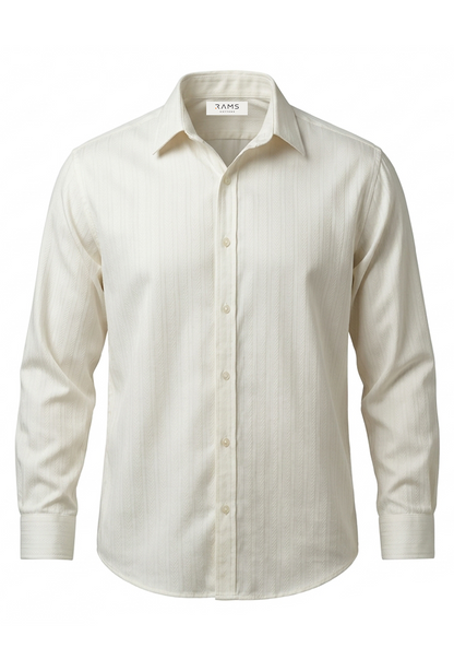 Camisa de hombre blanca con textura en relieve