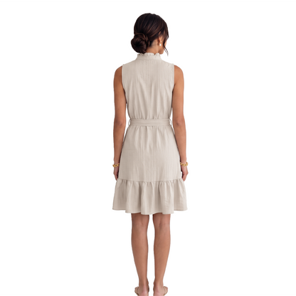 Vestido corto sin mangas con cuello fruncido y cinturón