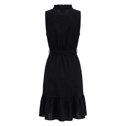 Vestido negro sin mangas con cuello fruncido y cinturón