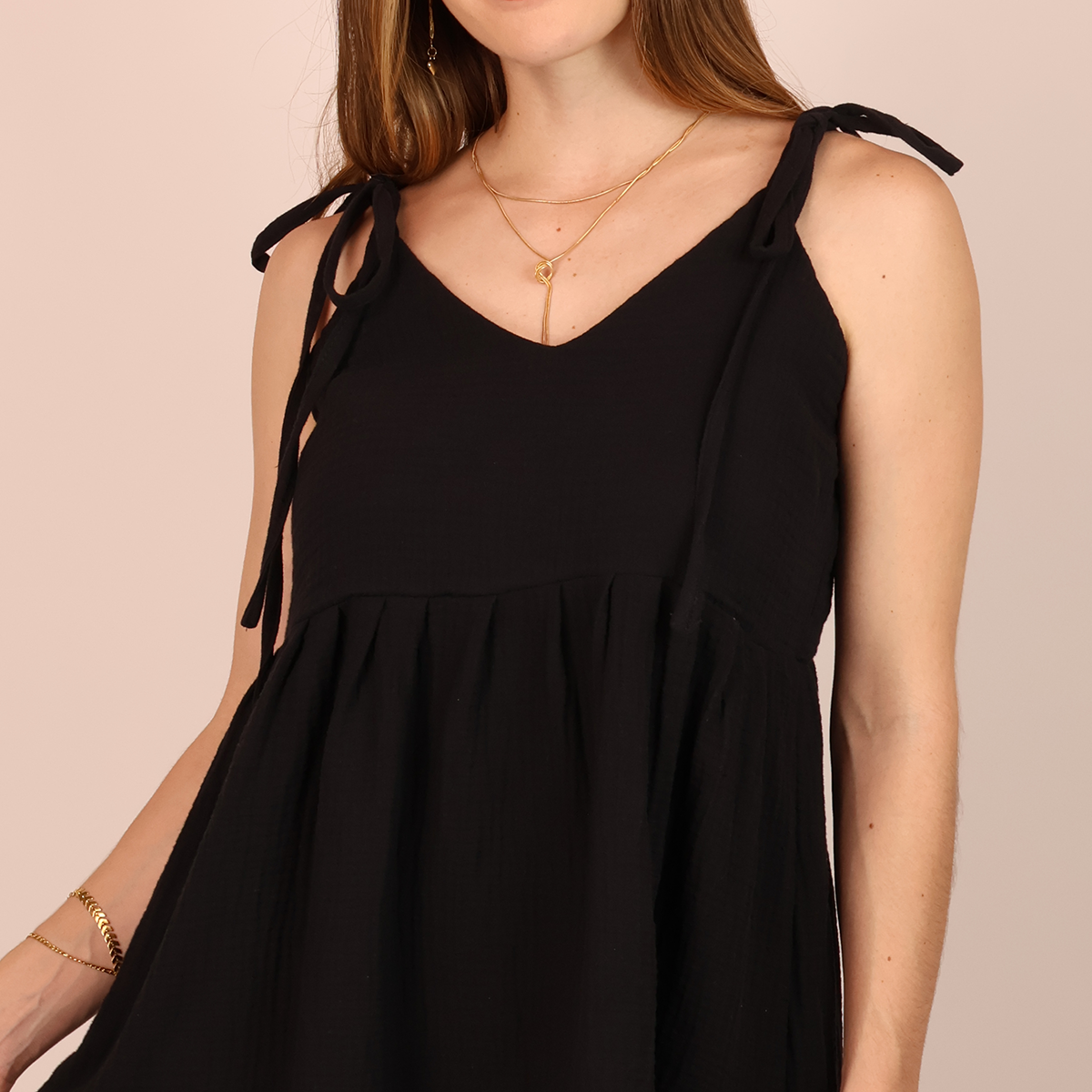 Vestido Negro con Tirantes de Moño