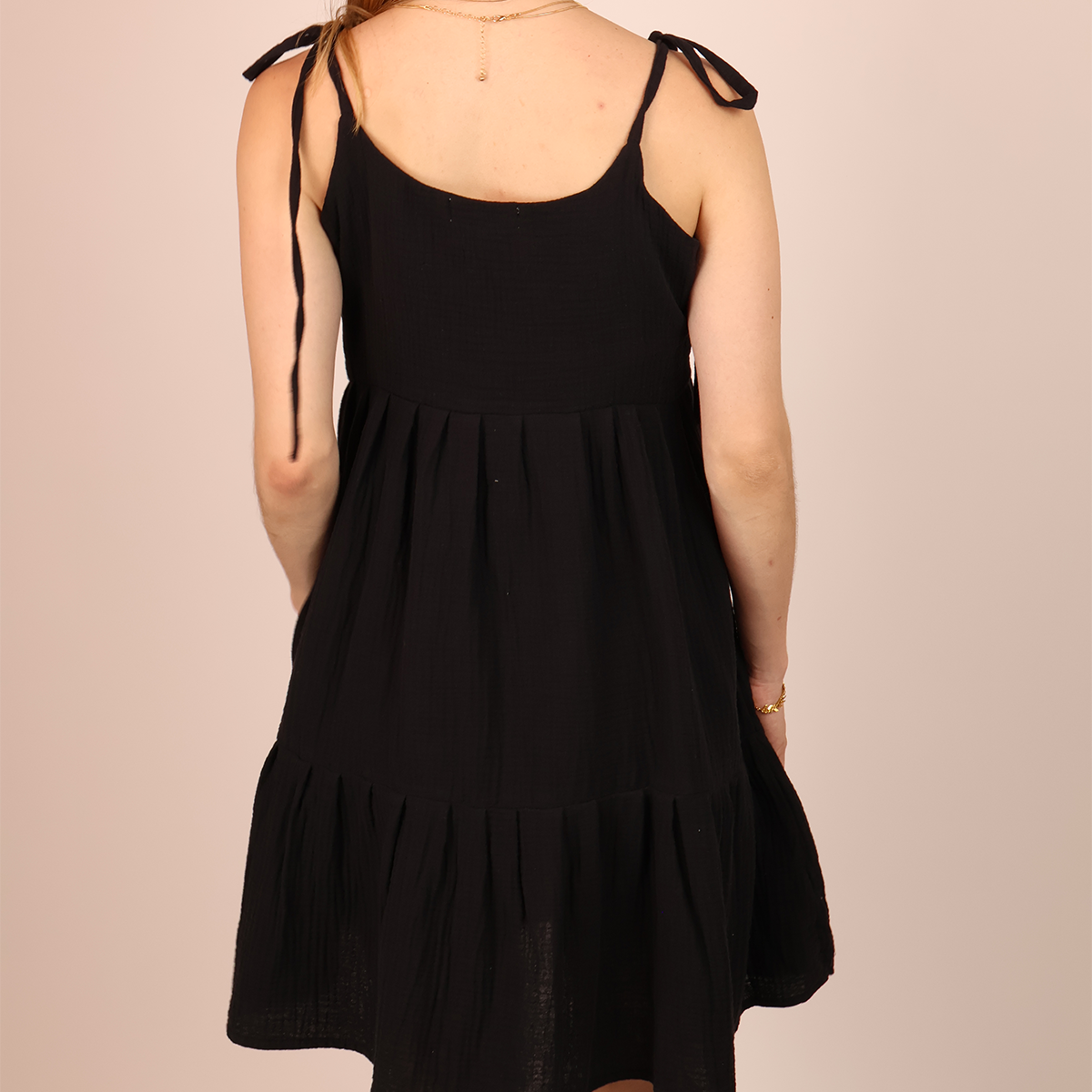 Vestido Negro con Tirantes de Moño