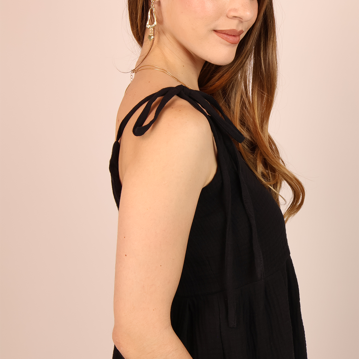 Vestido Negro con Tirantes de Moño
