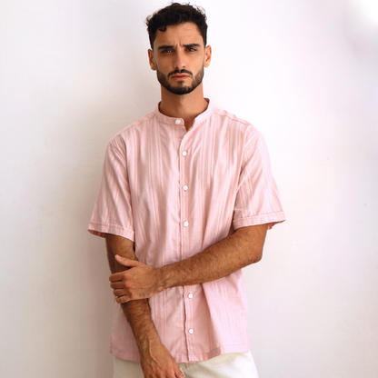 Camisa de manga corta con cuello mao a rayas rosa