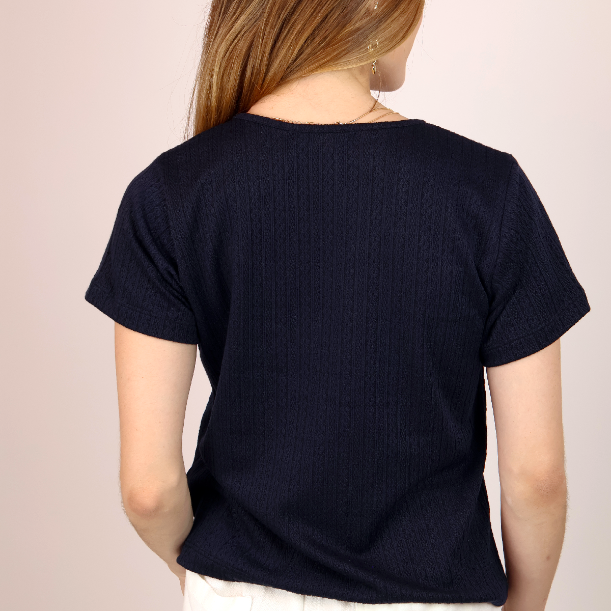 Blusa de manga corta azul marino con textura