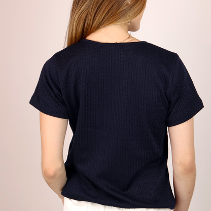Blusa de manga corta azul marino con textura