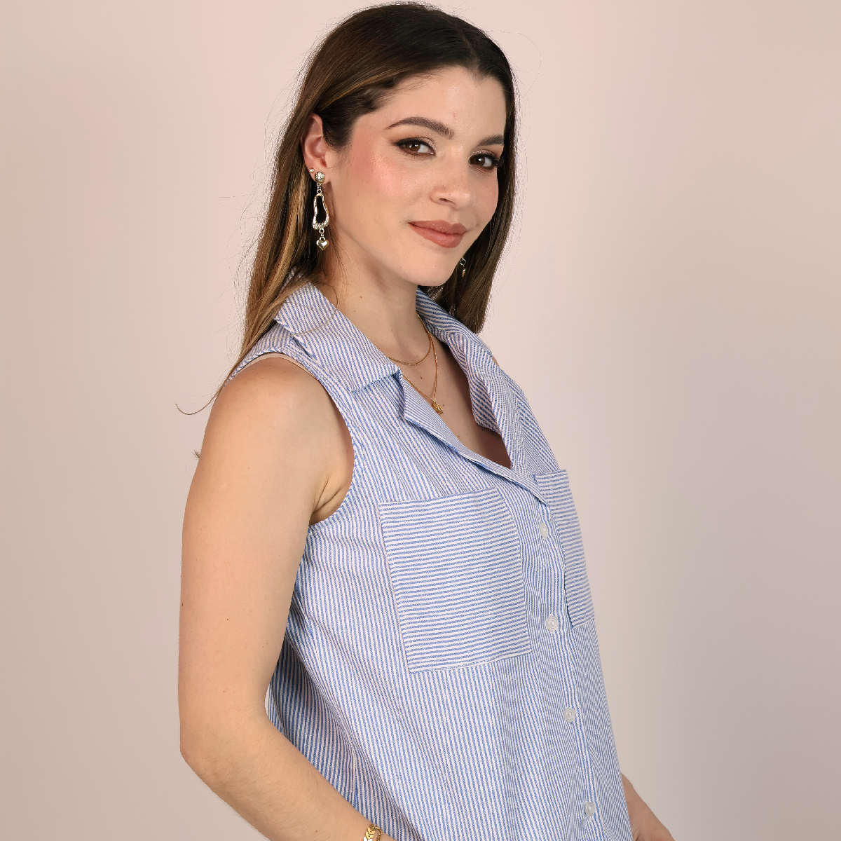 Blusa Mujer Camisera Sisada Con Rayas Verticales Y Bolsas Parche