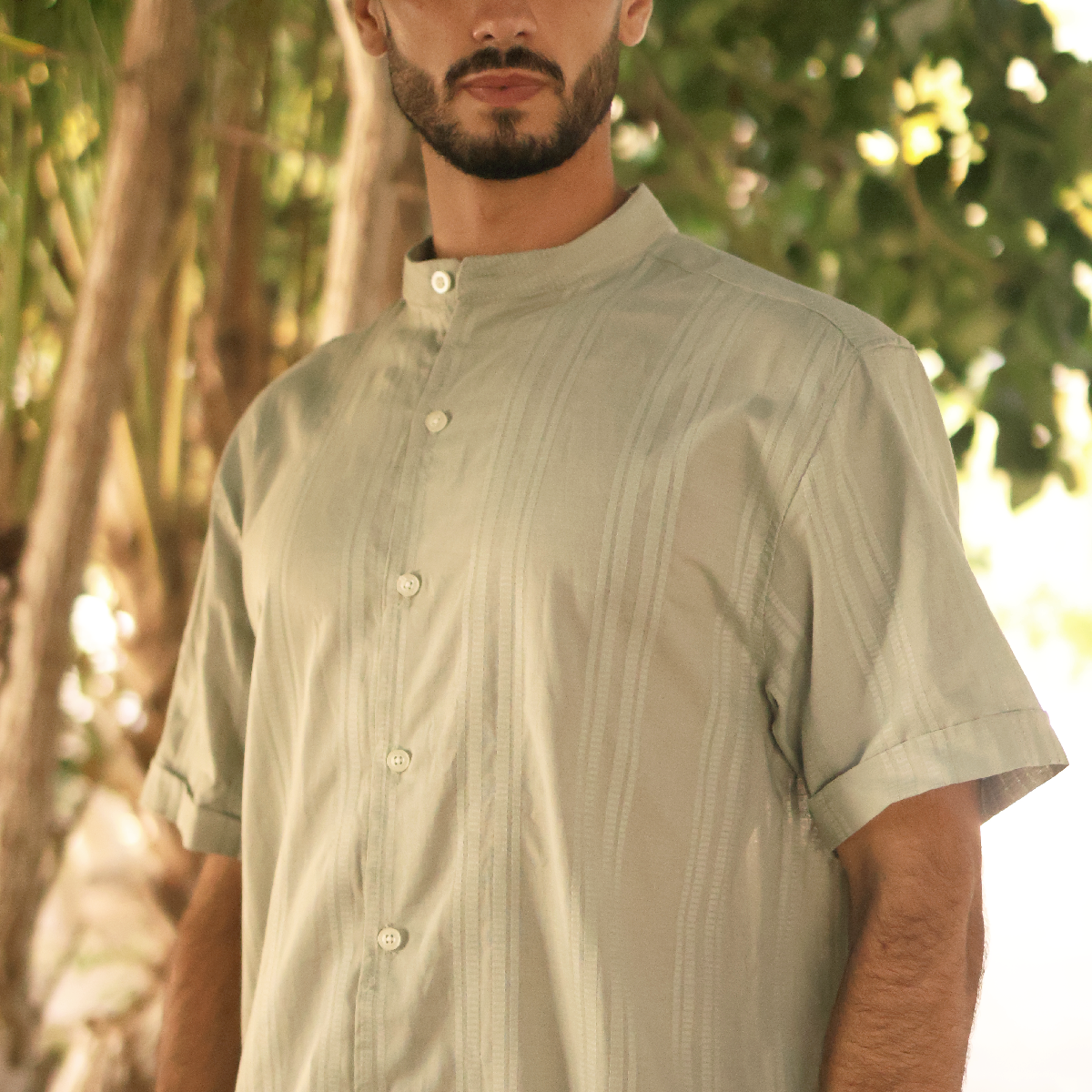 Camisa de manga corta con cuello mao color verde manzana