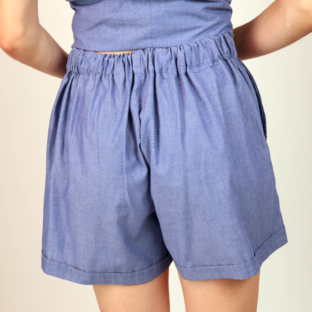 Short de lino con cintura elástica y dobladillo