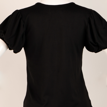 Blusa negra con mangas abullonadas
