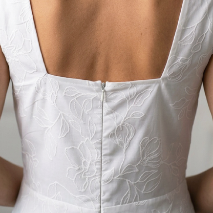 Vestido Blanco Texturizado Sin Mangas con Escote Cuadrado