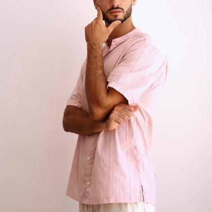 Camisa de manga corta con cuello mao a rayas rosa