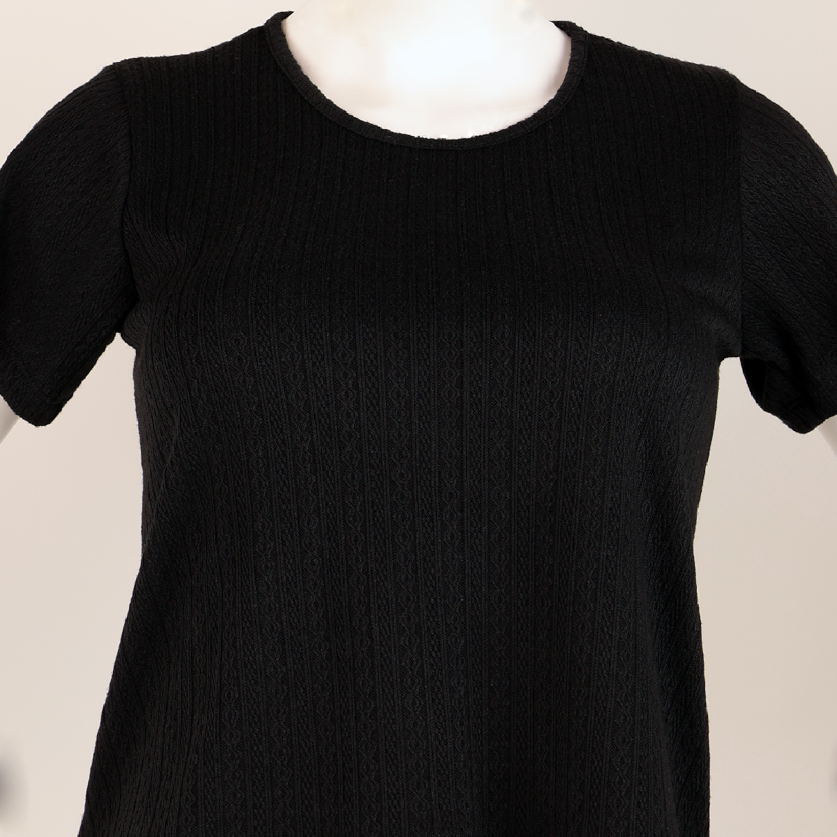 Blusa de manga corta acanalada negra