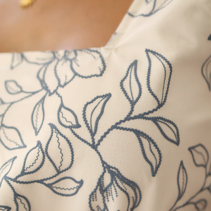 Vestido sin mangas con estampado floral azul
