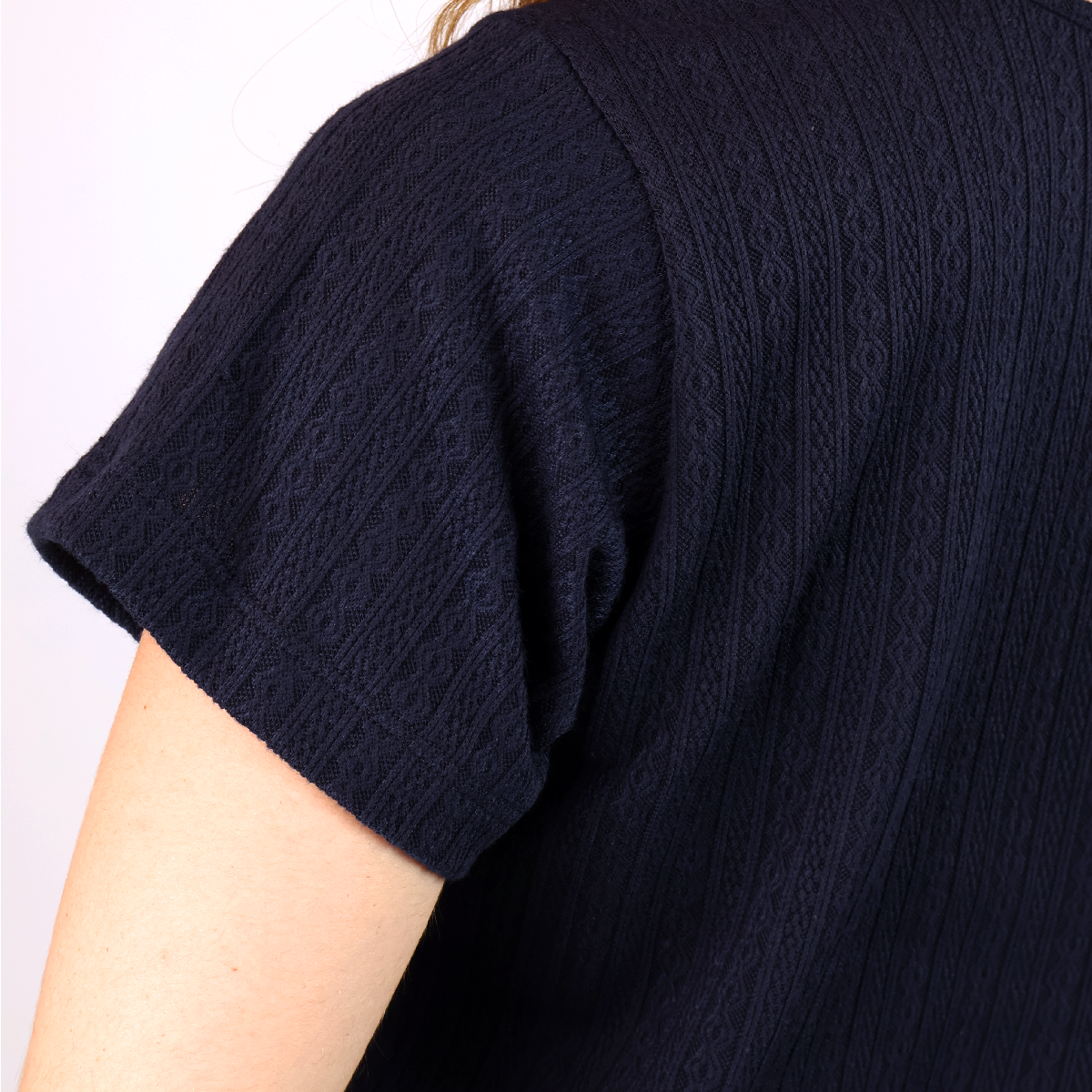 Blusa de manga corta azul marino con textura