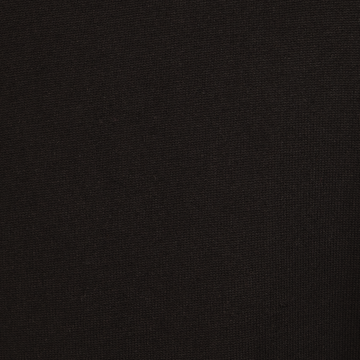 Blusa negra con mangas abullonadas