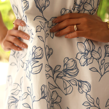 Vestido sin mangas con estampado floral azul