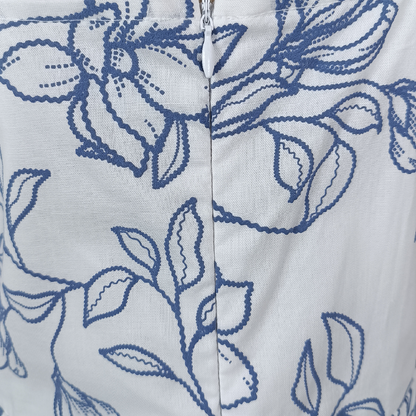 Vestido sin mangas con estampado floral azul