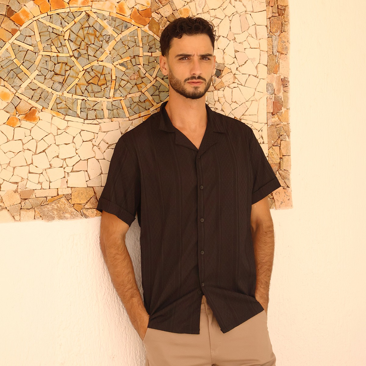 Camisa Negra Manga Corta Hombre Tela Stretch Texturizada Regular Fit