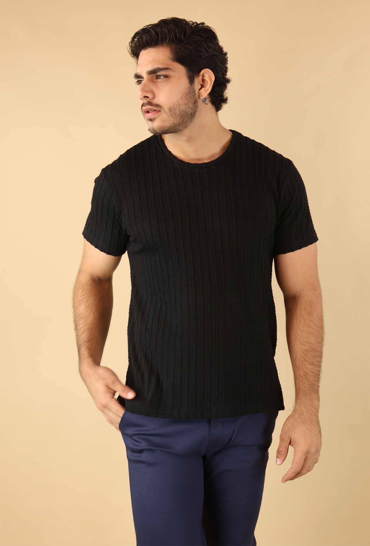 Playera Negra Ajustada Hombre Manga Corta Textura Moderna