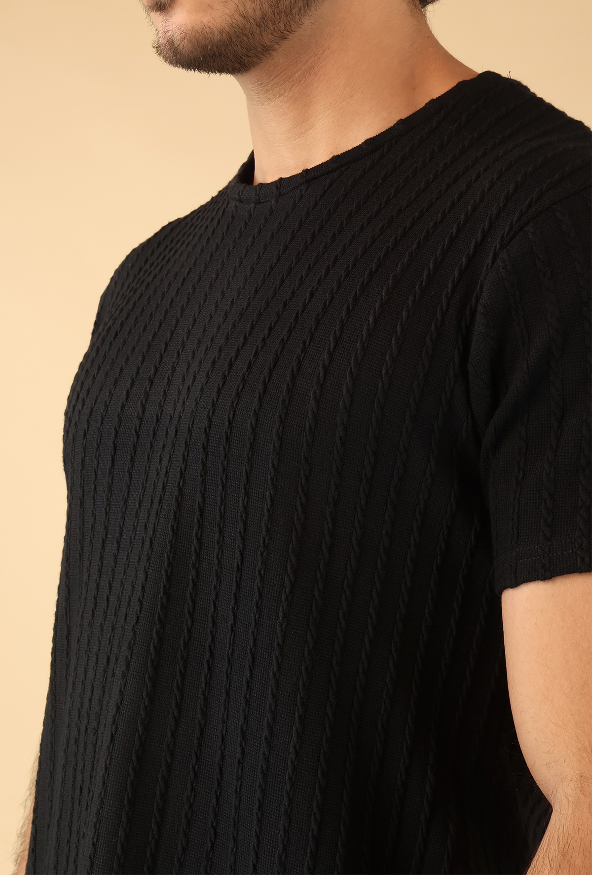Playera Negra Ajustada Hombre Manga Corta Textura Moderna