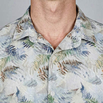 Camisa de manga corta con estampado tropical de hojas