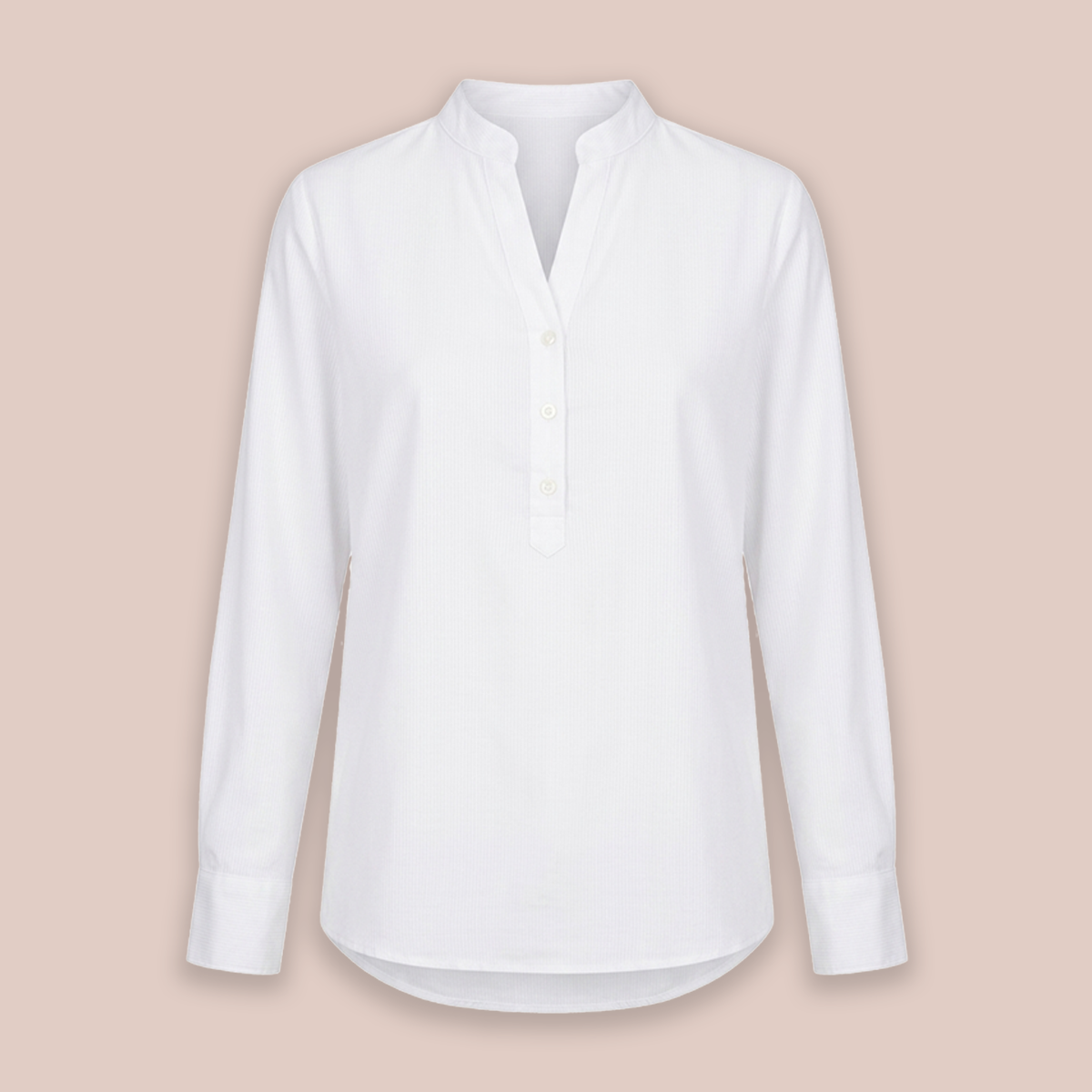Blusa blanca con cuello tipo polo con manga larga
