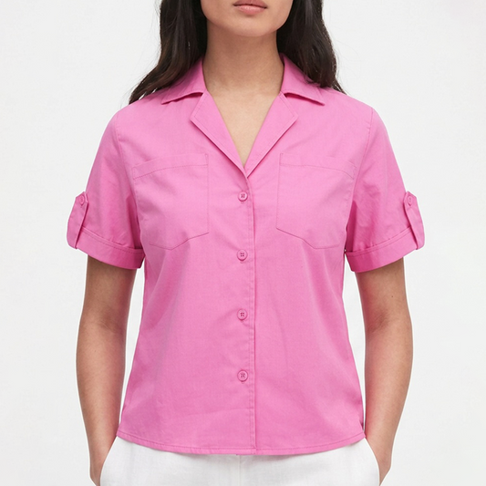Blusa de manga corta rosa con cuello tipo sastre